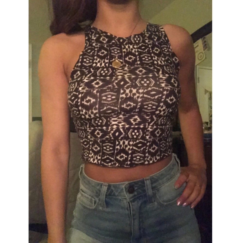 hollister halter crop top, size small